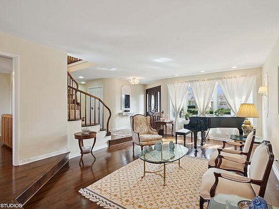 4th image of 6920 N Avers Ave