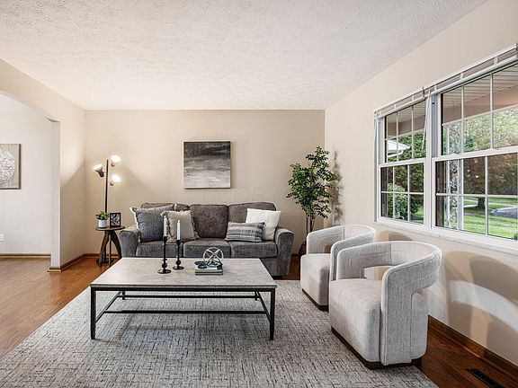 3rd image of 6146 Oakfield Dr E