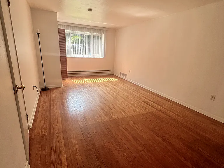 Unit 1 - Main large bedroom