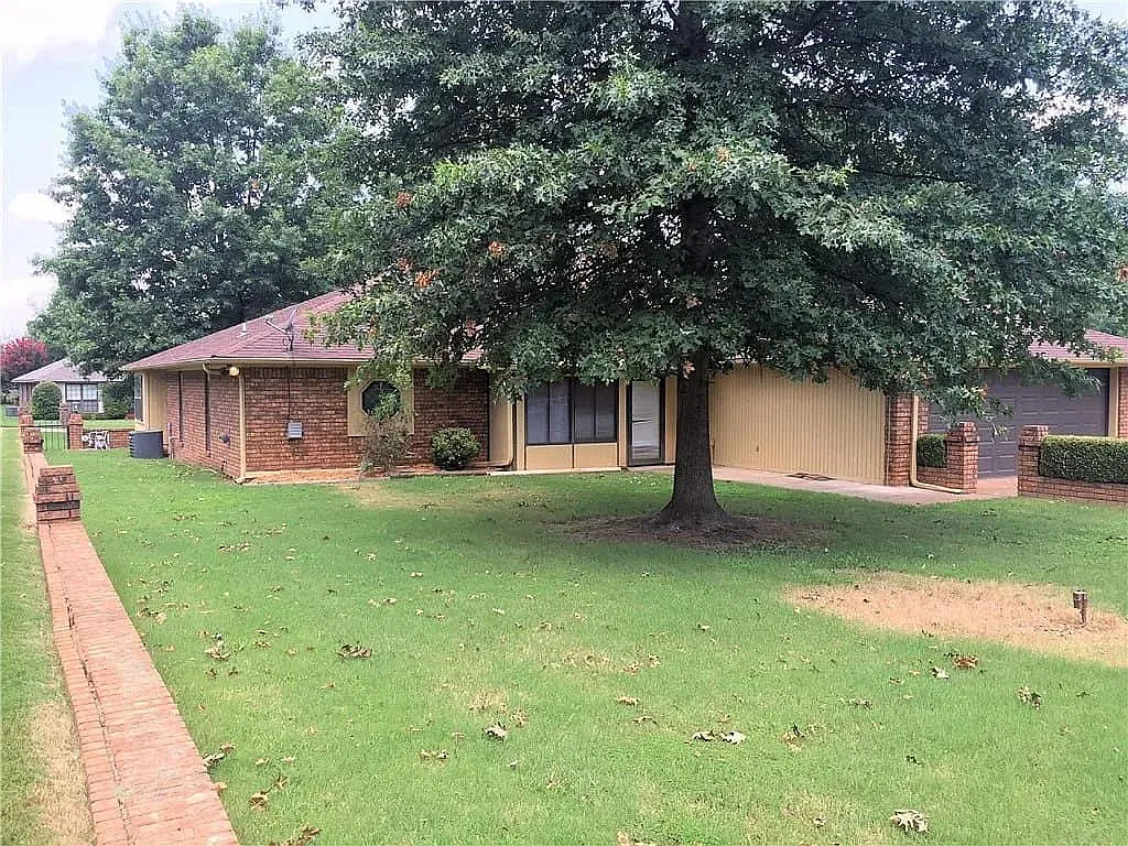 3 bed, 2375 sqft, $1,700 — Photo 4
