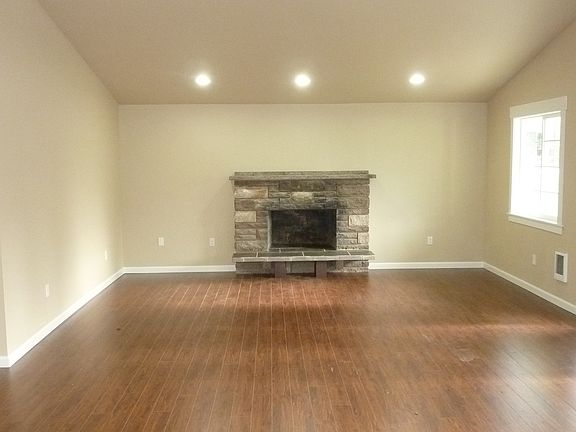 3rd image of 1611 E 61st St