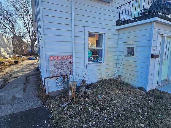 2nd image of 300 Argyle St S