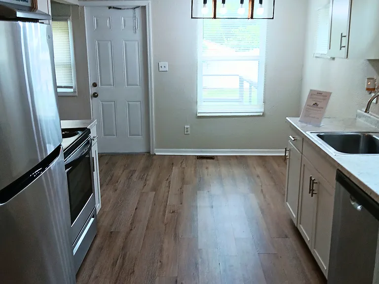 212 Mullally St — Photo 5
