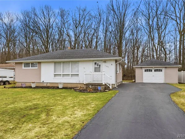 7383 Saint Joseph Rd, Niagara Falls, NY 14304
