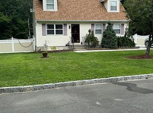 137 Norfleet Ln, Medford, NY 11763