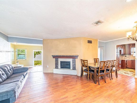 4th image of 18000 NW 6th Pl