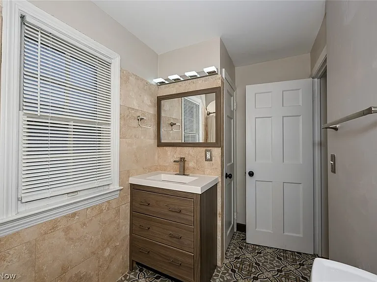 3699 Bainbridge Rd — Photo 32