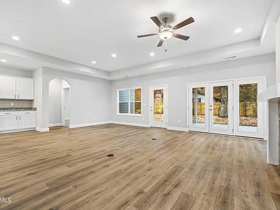 5th image of 703 Greenhead Ln Lot 1