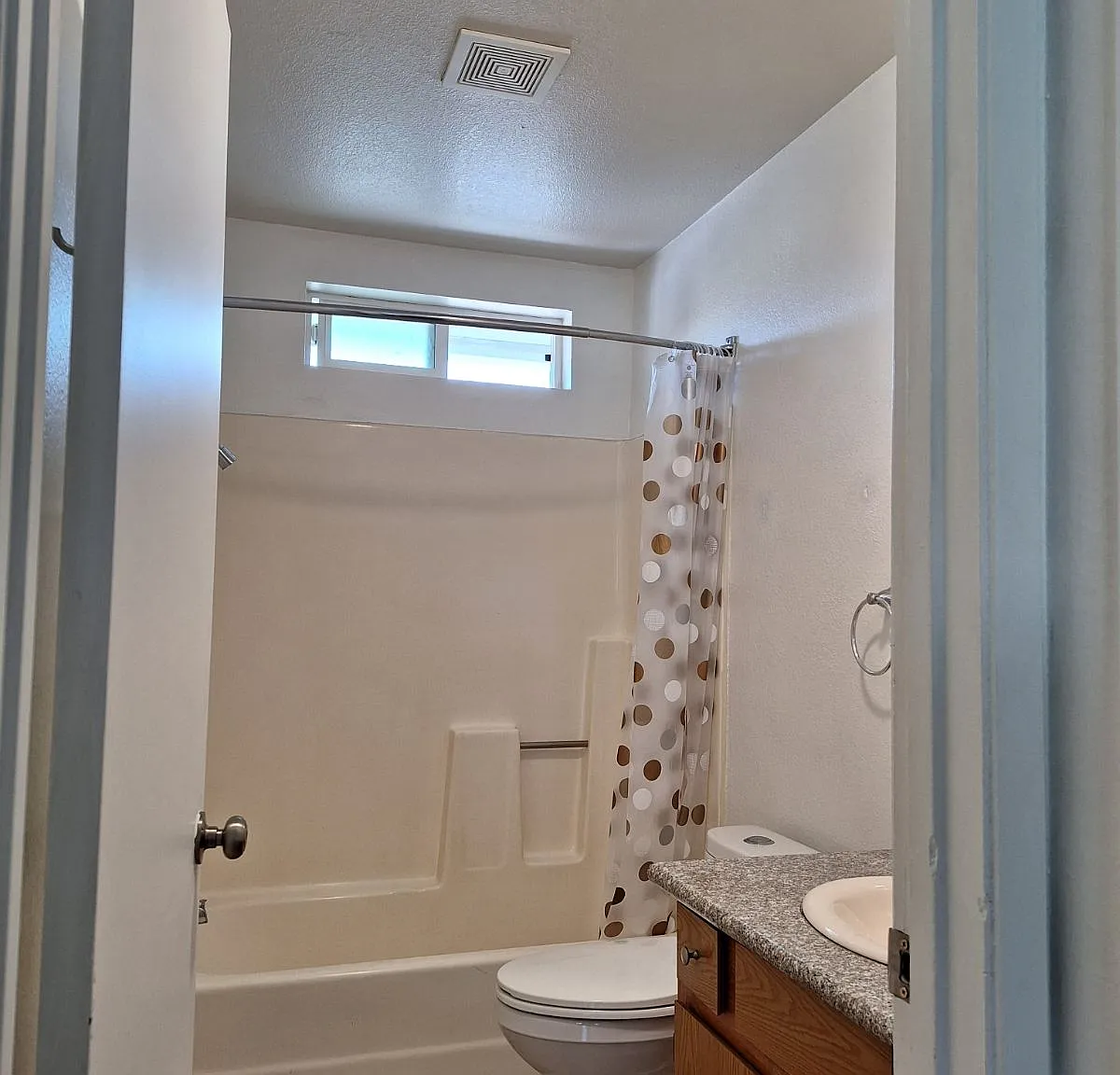1 bed, 700 sqft, $1,275 — Photo 3