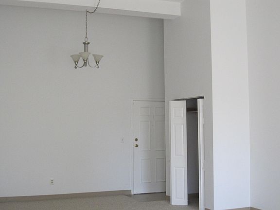 5th image of 130 Beach St APT 110