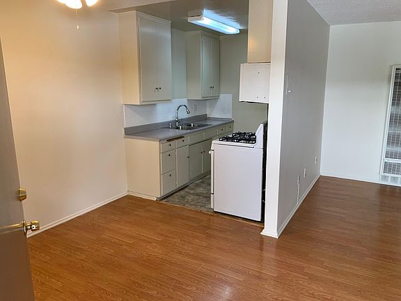 4th image of 920 S Central Ave APT 9