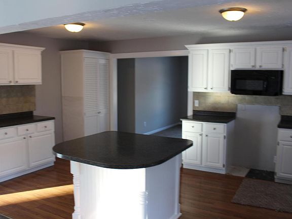 2nd image of 10894 Woodbushe Dr SE