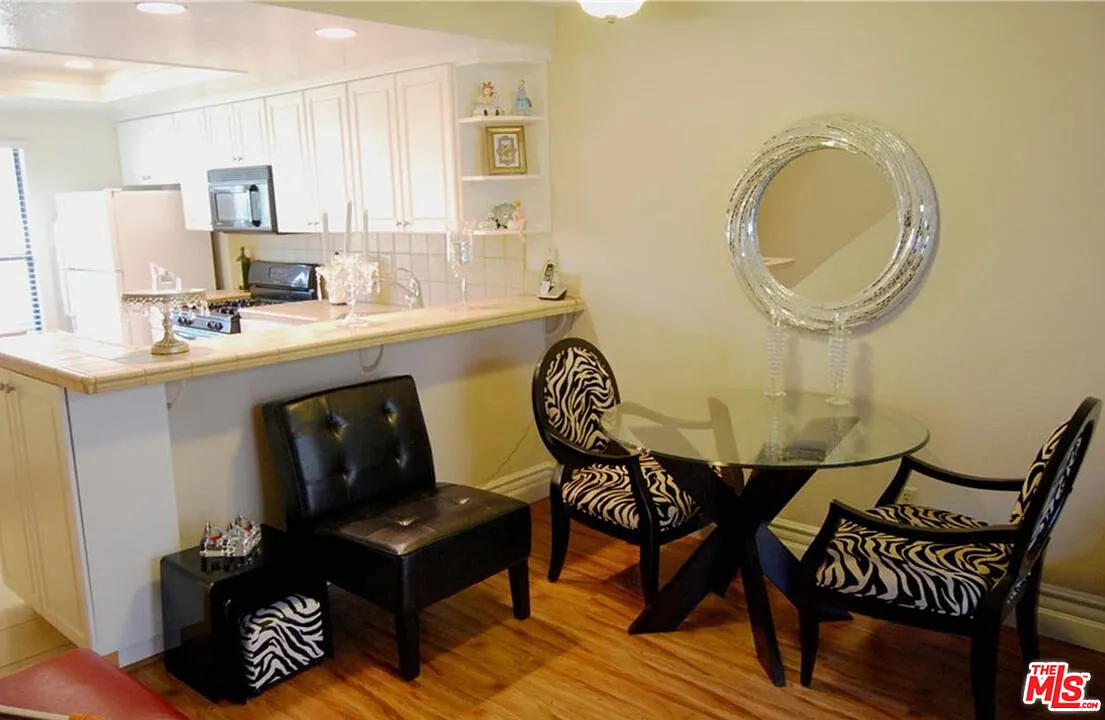 1 bed, 1.5 bath, 899 sqft, $2,700 — Photo 4