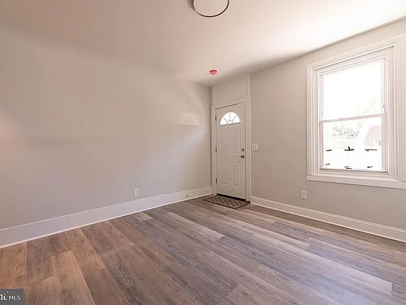 4th image of 545 Barbadoes St