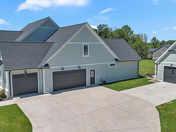 4th image of 4614 N Triple Crown Dr