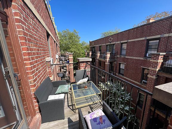 Large top floor balcony overlooking Sheffield Garden Walk garden
