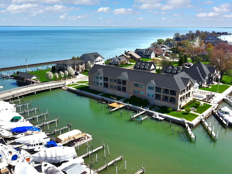 32172 N River Rd #17, photo 3