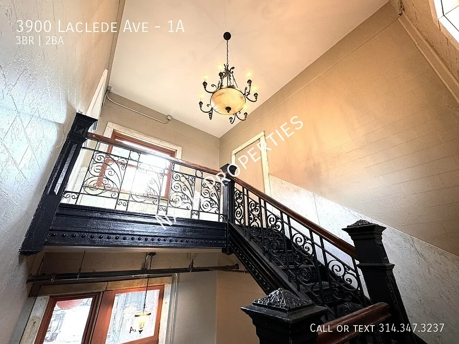 $1,550 - 3 Bed / 2 Bath Across From Slu! Available Now — Photo 3