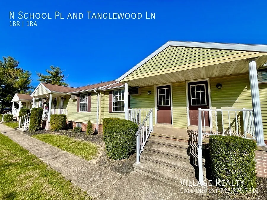 Move-In Ready! Top Floor! Roomy 1-Bed With A/C & Off-Street Parking! — Photo 4