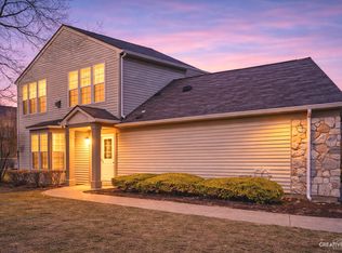 3210 Bromley Ln, Aurora, IL 60502