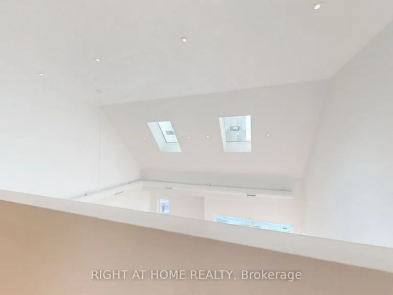 3122 Dundas St W #5 — Photo 11
