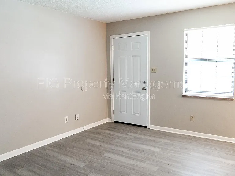 129 Hillcrest Dr #17 — Photo 2