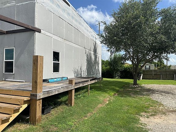 4th image of 860 Wade St