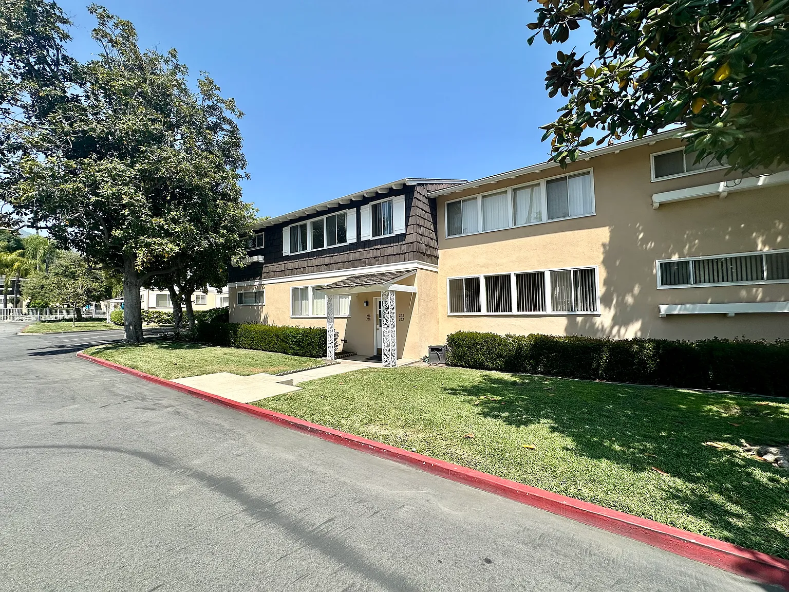 Anita Oaks — Photo 4
