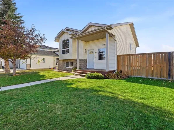 90 NE Drummond Ave, Red Deer, AB T4R 3A5