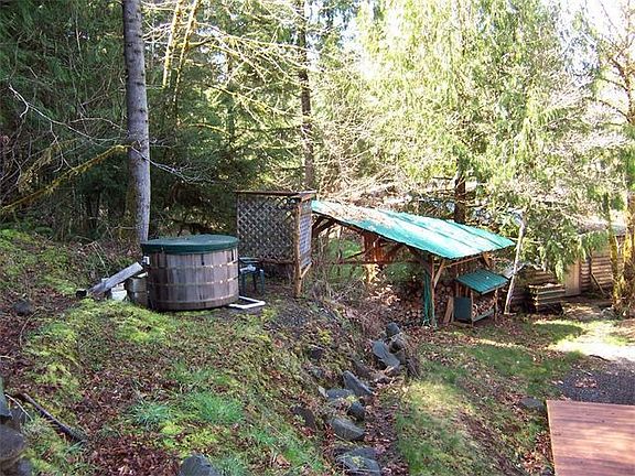 Hot tub and wood cover | 46644 Westfir Rd., Westfir, OR 97492, USA