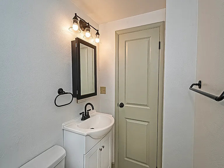 1136 N Euclid Ave #1 — Photo 12