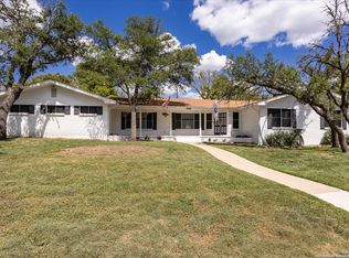 1800 Singing Wind Dr, Kerrville, TX 78028