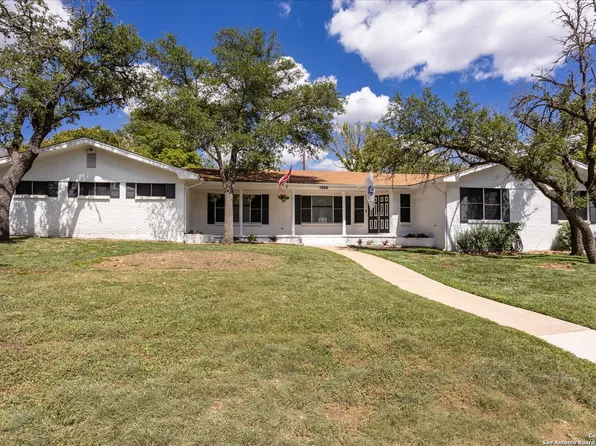 1800 SINGING WIND DR, Kerrville, TX 78028