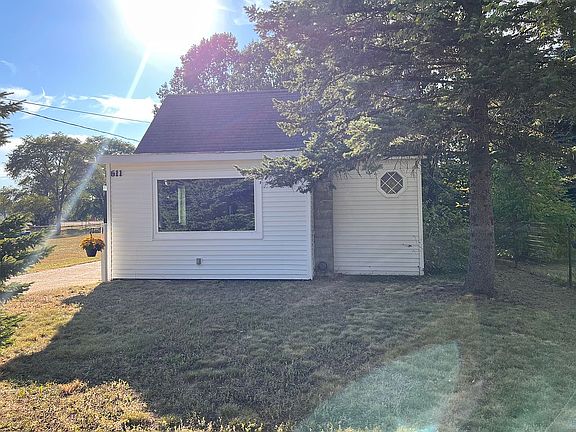4th image of 611 Waldo St