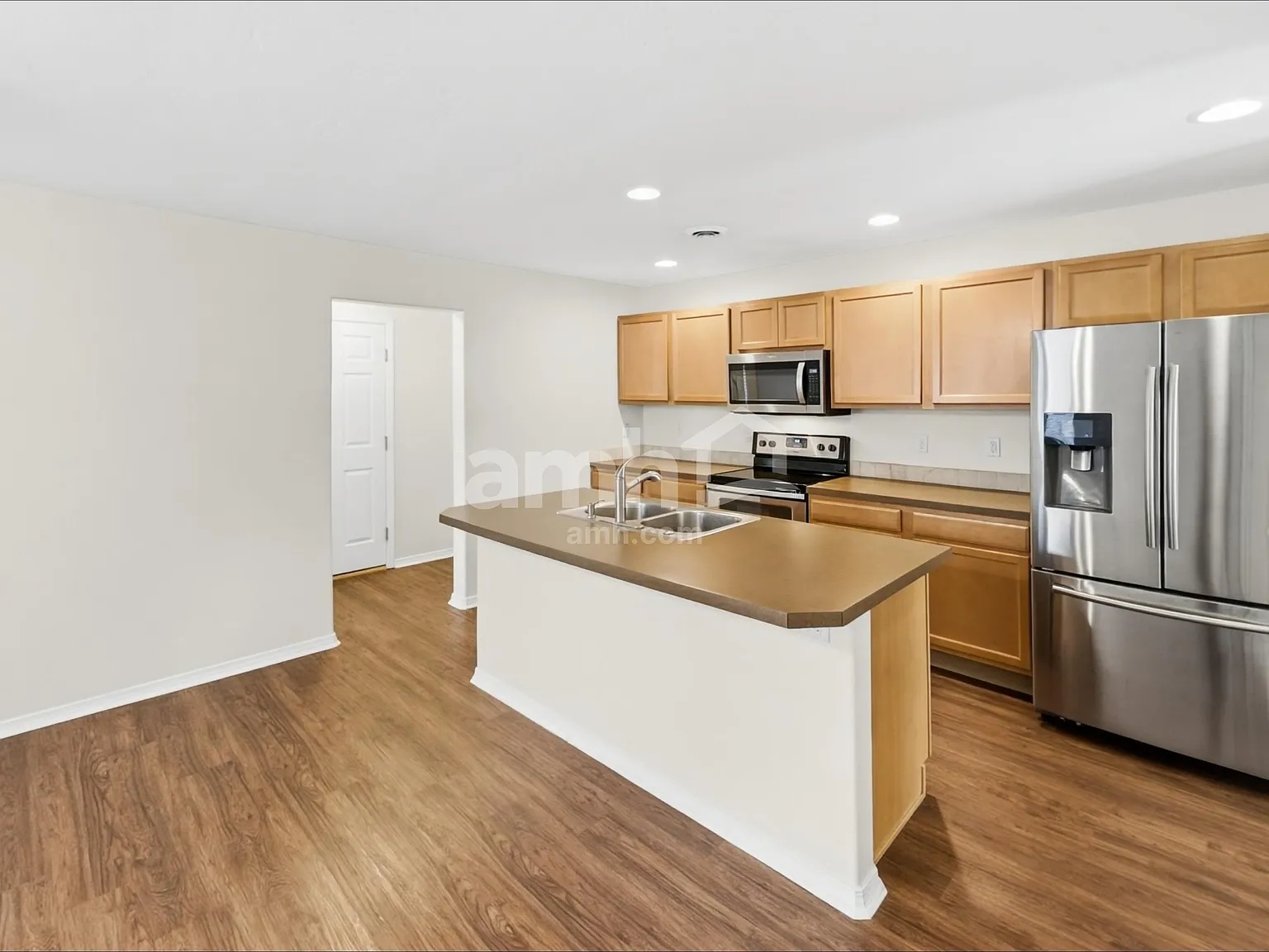 3 bed, 2.5 bath, 1751 sqft, $2,435 — Photo 3