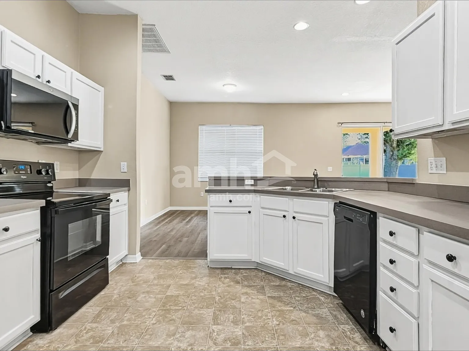 4 bed, 2.0 bath, 2036 sqft, $2,195 — Photo 3