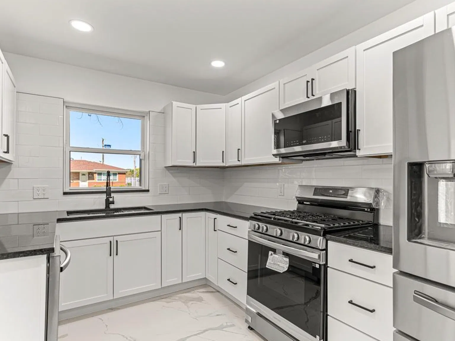3 bed, 1112 sqft, $2,800 — Photo 3