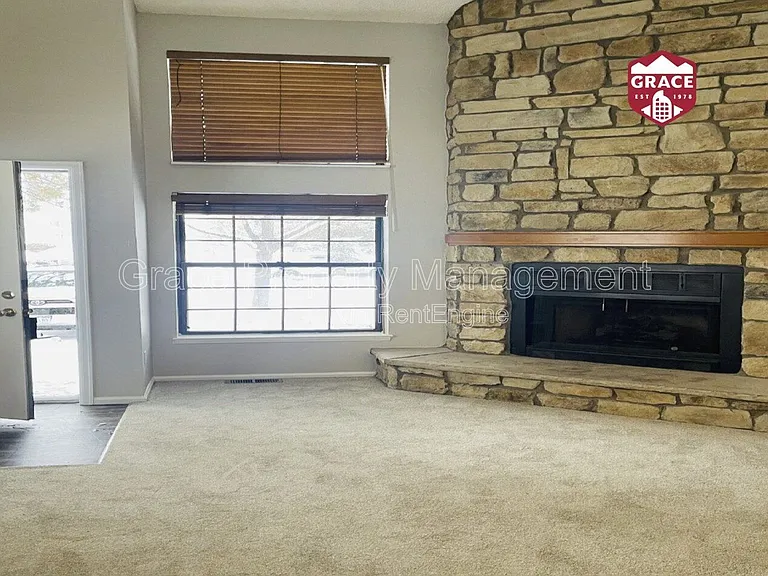 453 S Kittredge St #A — Photo 2