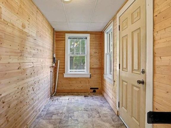 Mud room with laundry hookups