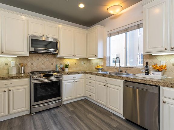5th image of 3262 Lago De Como Pl