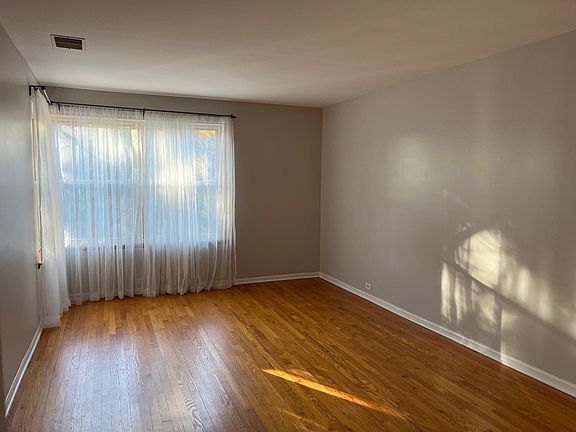 2nd image of 4945 N Wolcott Ave