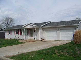 1814 Sterchi Dr, Olney, IL 62450