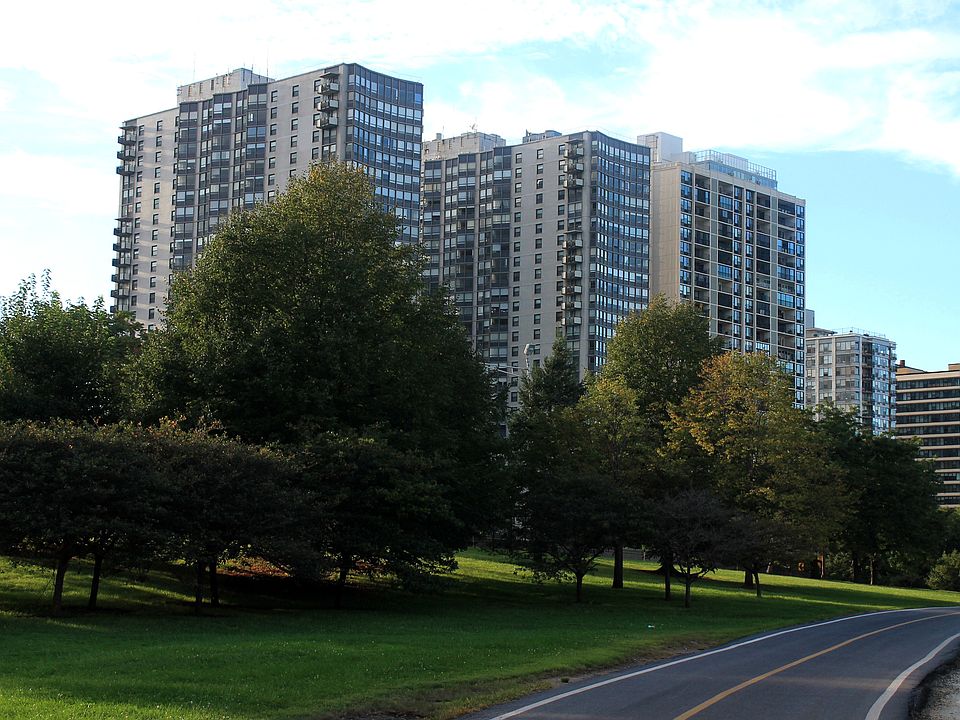 1st image of 5701 N Sheridan Rd APT 11A