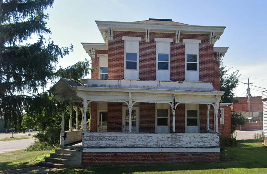 121 South Cherry Street - 1/2 Upstairs — Photo 1