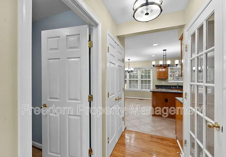 9140 Worthington Dr — Photo 10
