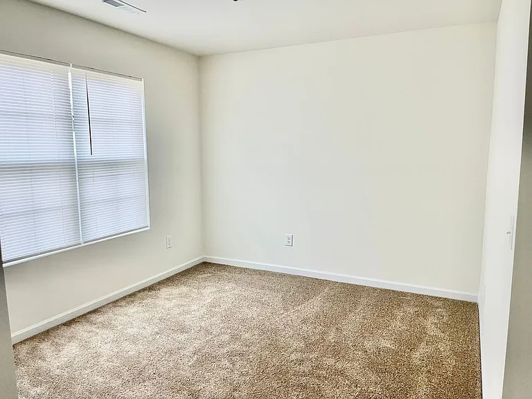 948 Brentwood Park Ln — Photo 34