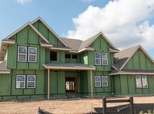 N61W13695 Weyer Farm Dr, Menomonee Falls, WI 53051