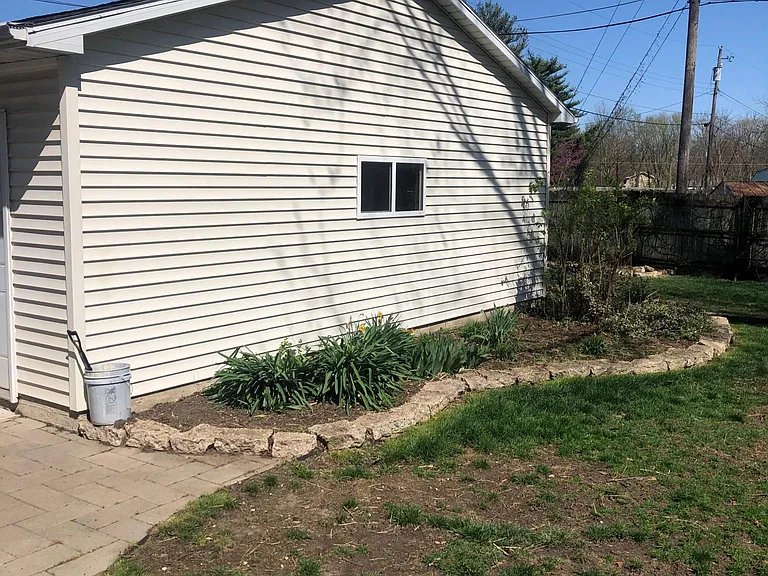 1706 Crescent Dr — Photo 4
