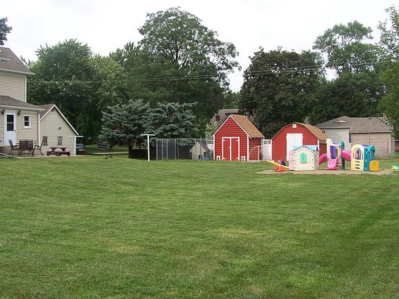 4th image of 2707 6th St