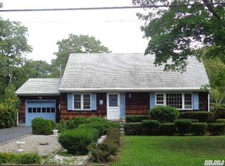 71 Parkside Ave, Miller Place, NY 11764
